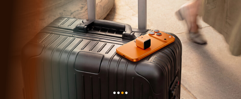 Lifestyle image 5_Anker Nano Charger (45W, Smart Display, 180° Foldable).jpg